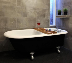 Private 3 bedroom Apartment in Downtown Toronto